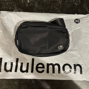 Lululemon Everywhere Belt Bag - NWT
